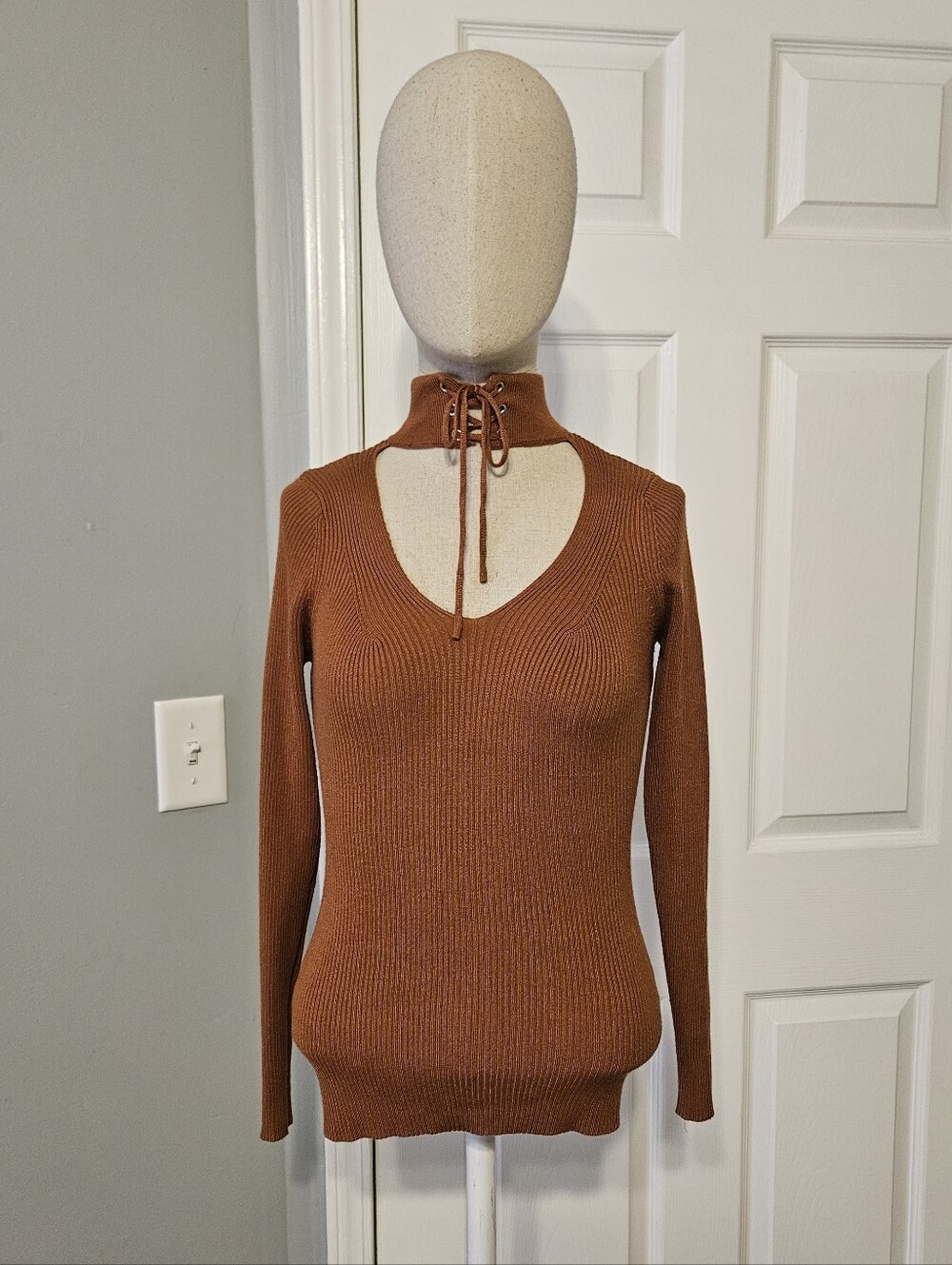 QED London Rust Brown V-Neck Lace-Up Mock Collar Sweater